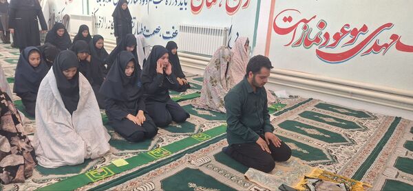 آیین بازگشایی مدارس و استقبال از دانش آموزان در دبیرستان فرزانگان دوره ی اول