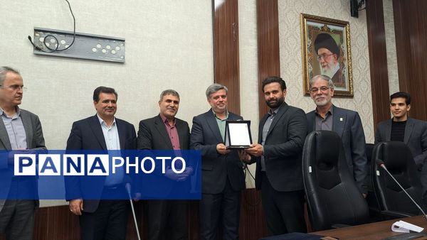 همایش تجلیل از عوامل سیزدهمین دوره نمایشگاه های مدرسه انقلاب