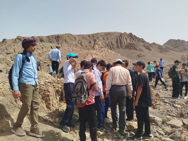 برگزاری اردوی علمی-تفریحی فسیل شناسی دبیرستان نمونه دولتی دانش 