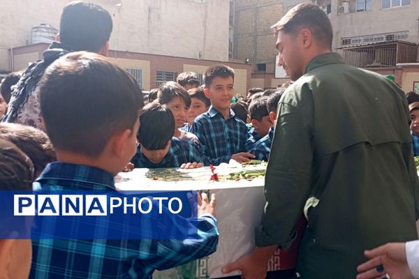 مدراس شهرستان قدس میزبان پرچم حرم امام حسین (ع) و شهید گمنام 