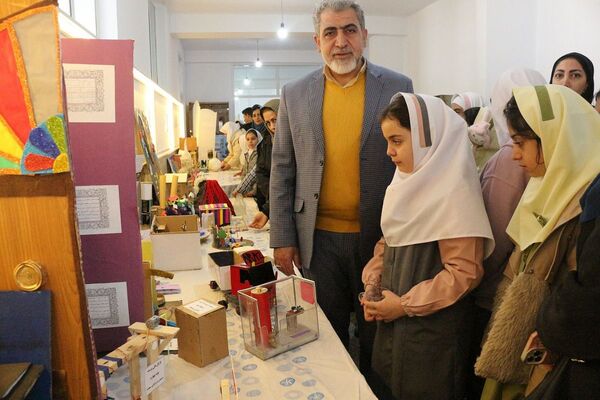 گام بلند فیروزکوه در مسیر علم؛ نمایشگاه جابربن‌حیان در پژوهش‌سرای شهدای هسته‌ای