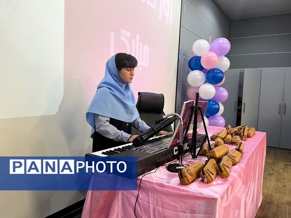 گرامیداشت سیزدهم آبان و روز دانش‌آموز در دبستان آرمینه مصلی نژاد