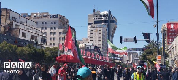 تجمع باشکوه مردم در مشهد؛ وداعی پرشور در آیین تشییع رهبر