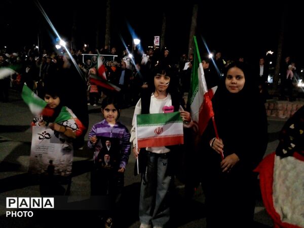 حضور پرشور مردم در سی و یکمین شب بیعت؛ آیین وحدت در روز جمهوری اسلامی