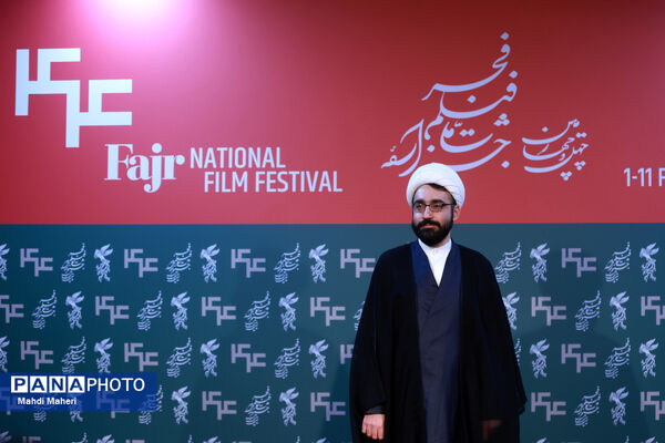نشست نقد و بررسی فیلم «غوطه‌ور» در چهل و چهارمین جشنواره ملی فیلم فجر