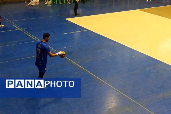 رقابت حساس لیگ دسته اول والیبال کشور در ورامین