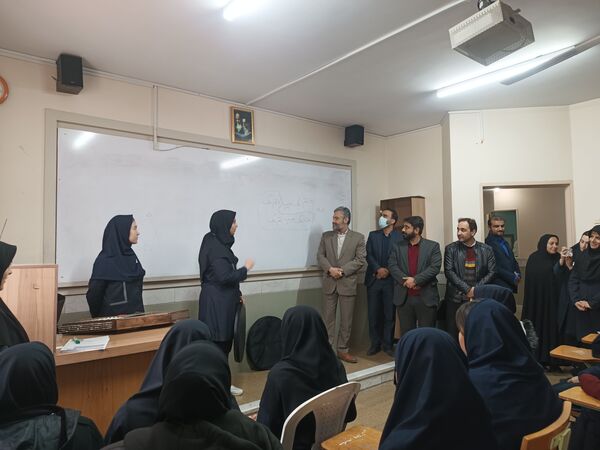 هفته ماها در دبیرستان آرمینه مصلی نژاد ناحیه ۷ مشهد 
