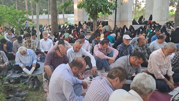 مراسم دعای عرفه درجوار شهدای گمنام پارک وحدت شهرستان آشخانه