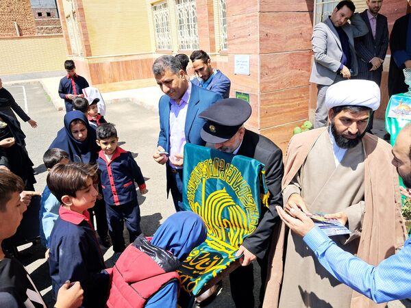 پرچم متبرک رضوی در مدارس شهرستان عجب‌شیر 