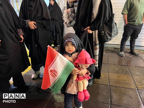 حماسه‌ای‌ دیگر مردم کرج در شانزدهمین شب سوگواری شهادت آیت الله خامنه‌ای و بیعت با رهبر جدید انقلاب