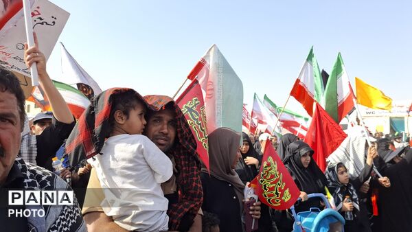 وداع پرشور نوجوانان با آقای شهید ایران 