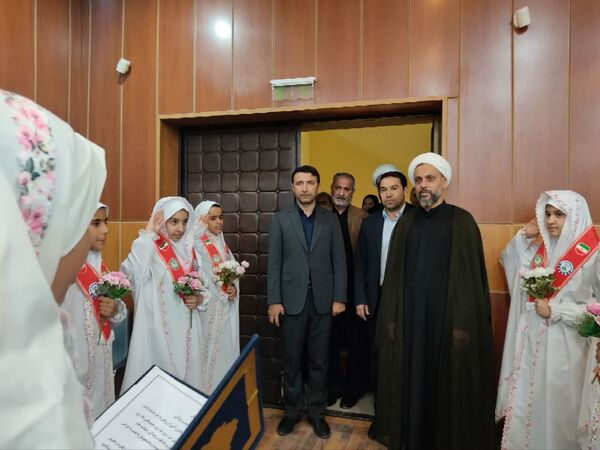 تجمع دانش‌آموزان آموزشگاه‌های شمال غرب شیراز در روز دانش‌آموز