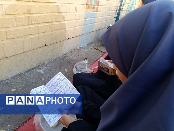 طنین همدلی در دهه فاطمیه، توزیع آش نذری در میان دانش‌آموزان دبیرستان دکتر جواد حداد ۲