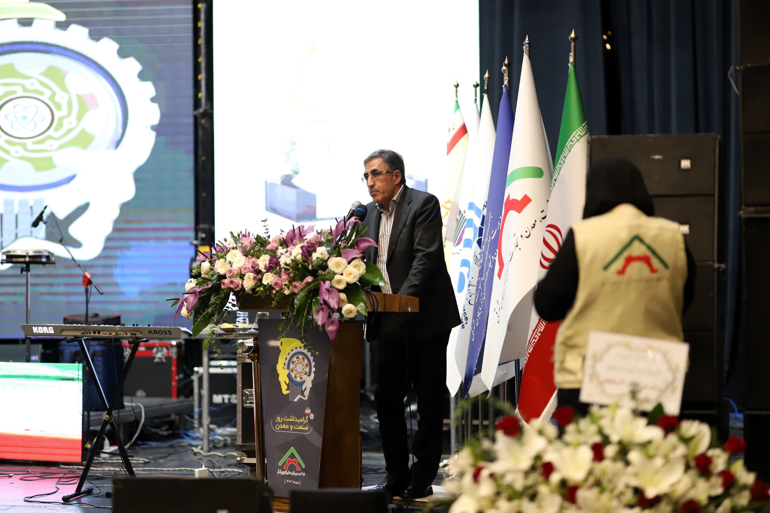 سیاست‌های غلط ارزی مانع اصلی تولیدکنندگان است