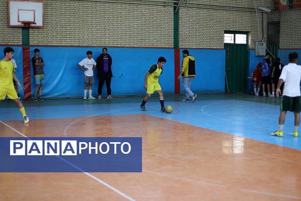 مسابقات قهرمانی فوتسال در منطقه کهریزک 