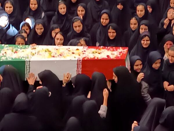 میزبانی دانش‌آموزان دختر شهرستان تفت از شهید گمنام
