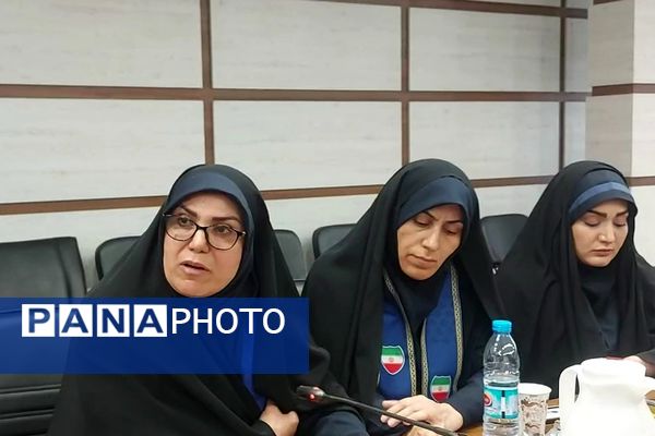 نشست فصلی و توان افزایی مأمورین و مسئولین سازمان دانش‌آموزی شهرستان‌های استان تهران 