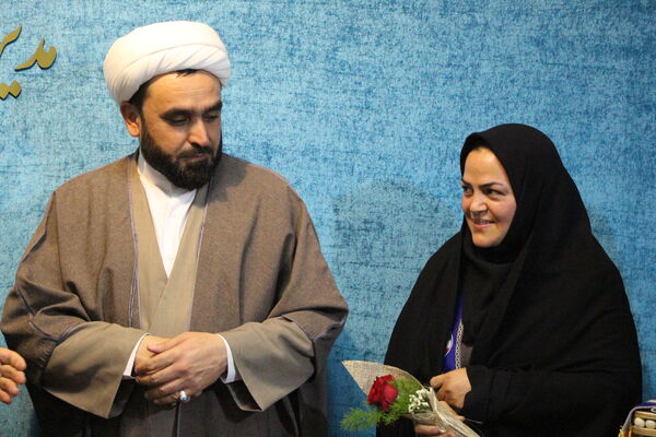 نشست ریاست سازمان دانش‌آموزی با مدیر آموزش و پرورش ناحیه یک یزد