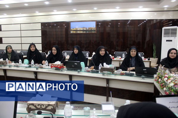 کارگاه آموزشی ویژه بانوان شاغل در اداره‌کل آموزش و پرورش استان بوشهر 