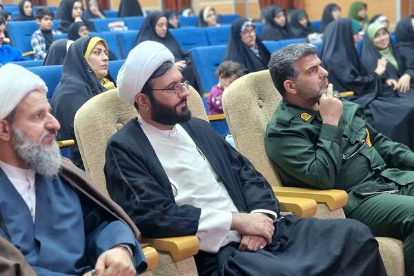 آیین تجلیل از برگزیدگان مسابقات قرآن و عترت بسیج قرچک
