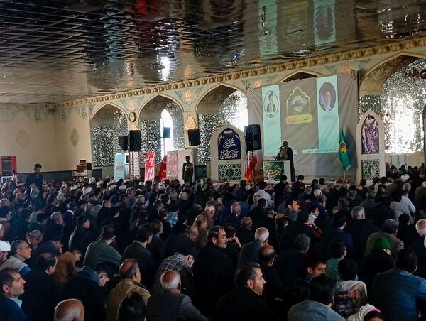 نماز جمعه این هفته شهرستان کاشمر همزمان با روز قدس برگزار شد 