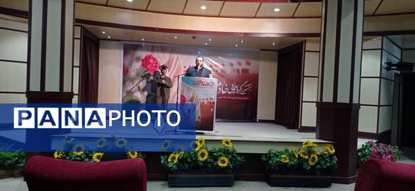 گردهمایی و تقدیر از خادمین شهدا در اداره اوقاف اسلامشهر 