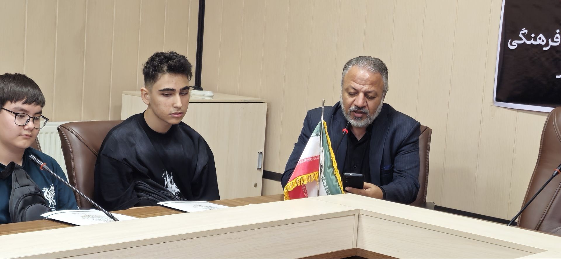 هر کس با هنر و استعداد خودش باید مراسم وداع و تشییع رهبر انقلاب را به تصویر بکشد