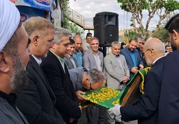 سیمرغ غزل‌سرای عشق؛ پرواز پرچم حرم گنبد طلا بر فراز آسمان بهارستان‌دو