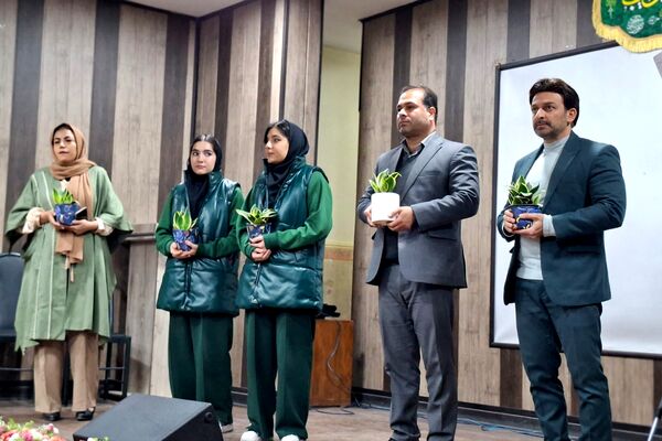 یلدا با نخستین جشنواره‌ هنرهای آوایی کانون ملائک در قرچک