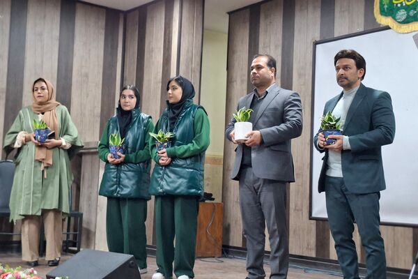 یلدا با نخستین جشنواره‌ هنرهای آوایی کانون ملائک در قرچک