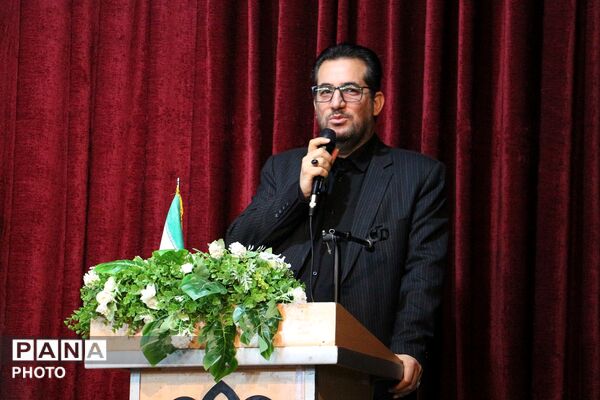  نمایشگاه کتاب شهدای میناب به مناسبت گرامیداشت هفته مقام معلم 