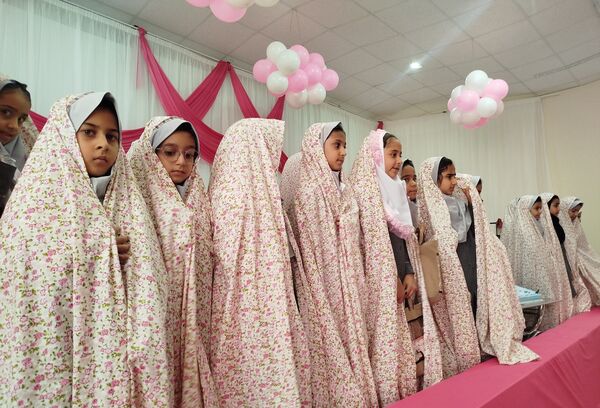جشن عبادت دانش‌آموزان دختر در کانون فرهنگی تربیتی عاطفه شهرستان کاشمر 