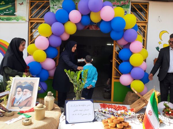 ورود شکوفه‌ها به مدارس در عباس آباد 