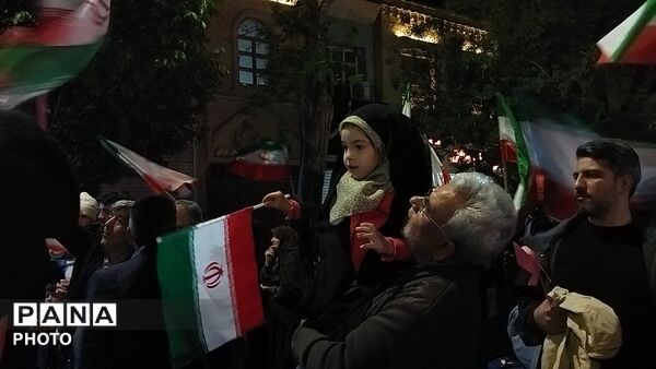 دختران نیشابوری در صف اول تجمعات-۳