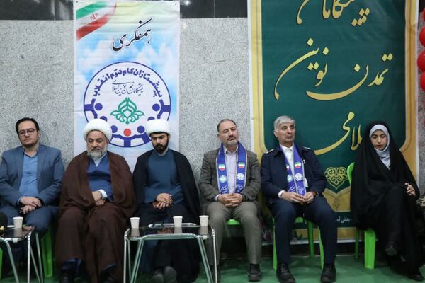  همایش «یاوران انقلاب، پیشتازان مقاومت» در دلیجان همزمان با آغاز دهه فجر