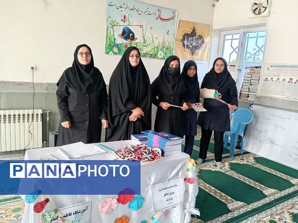 اهدای چادر به مناسبت روز دختر در خلیل‌آباد