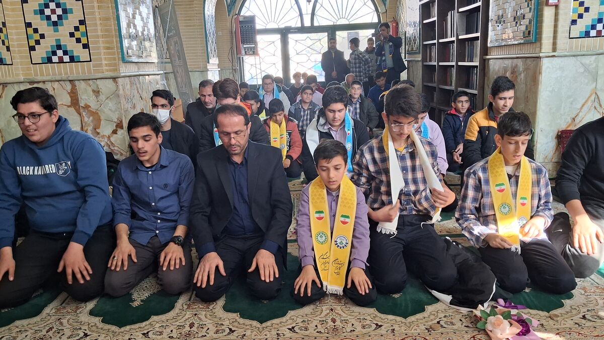 برگزاری طرح ابتکاری «نماز پیشتاز» به همت سازمان دانش‌آموزی استان سمنان 