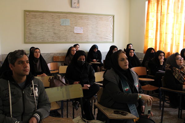 کارگاه‌های ضمن خدمت مربیان پیشتاز مانه و سملقان در دبیرستان رضوان