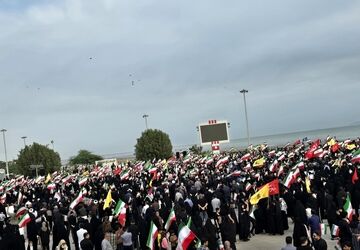 بیعت تاریخی مردم بندرعباس با امام سیدمجتبی حسینی‌خامنه‌ای در کنار خلیج فارس