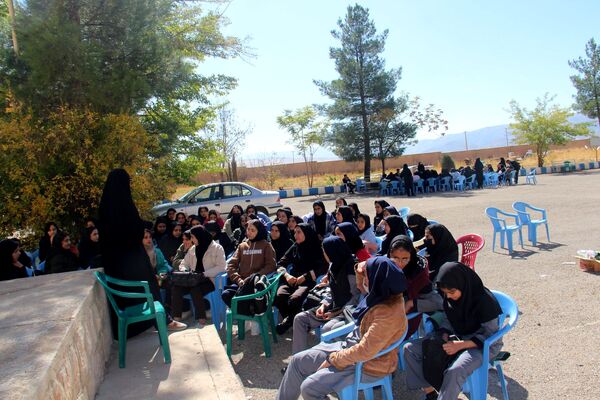 حضور دانش‌آموزان فلارد و خانمیرزا در اردوی «طرح تمشک»