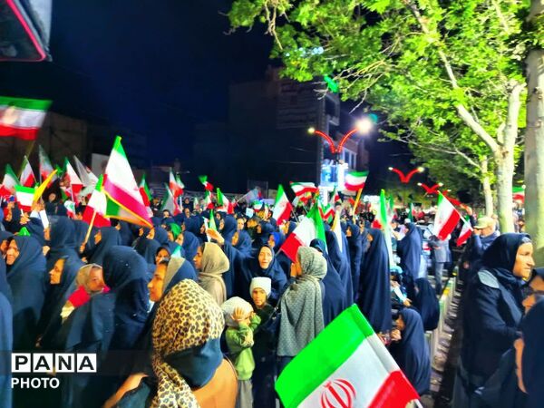 کودکان هم پای والدین در تجمعات شبانه