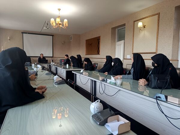 جلسه هم‌اندیشی و تقدیر از فعالان حوزه سوادآموزی ناحیه ۵ مشهد