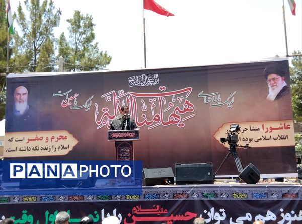 اقامه نماز ظهر عاشورا در بیرجند