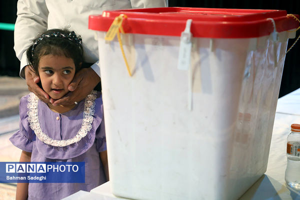 مرحله دوم انتخابات چهاردهمین دوره ریاست‌ جمهوری در آستان امامزاده صالح(ع)