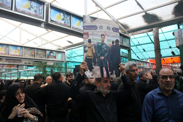خاکسپاری نوجوان شهید «محمدحسین خاکی» در گلزار شهدای قم