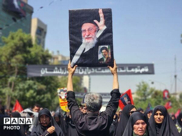 قاب ماندگار عشق؛ وداعی تاریخی در مصلی امام خمینی(ره)