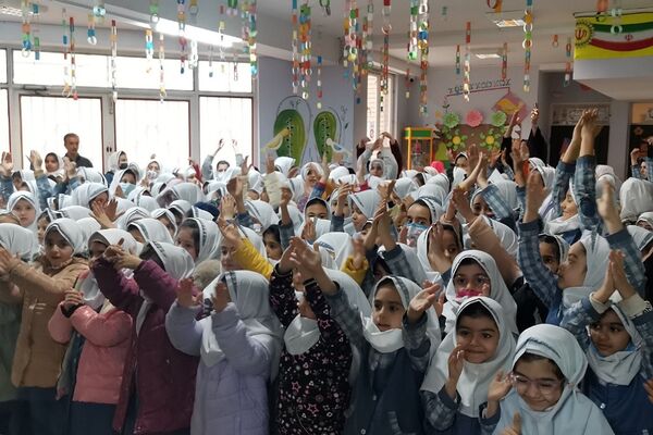 جشن مبعث پیامبر اکرم (ص) در دبستان زنده یاد قمصری شهرستان ورامین
