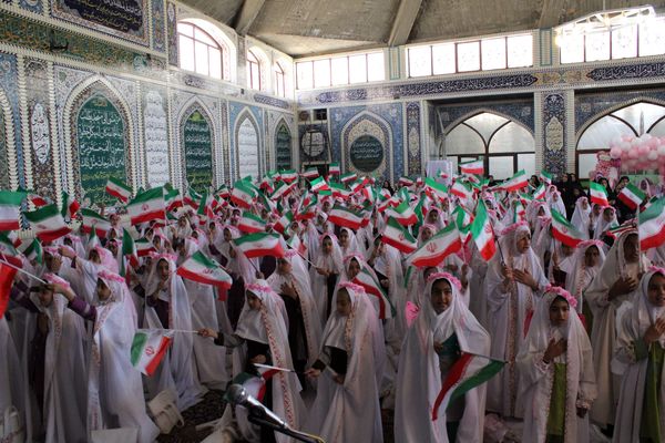 جشن تکلیف دانش‌آموزان دختر شهرستان بن 
