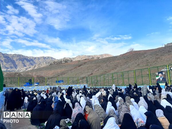 نماز عید سعید فطر در زمین چمن ارزنه