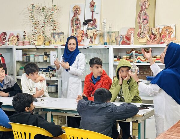 بازدید دانش‌آموزان مدرسه سما حاجی‌آباد از پژوهش‌سرای رازی در قالب طرح مهارت‌افزایی یارا